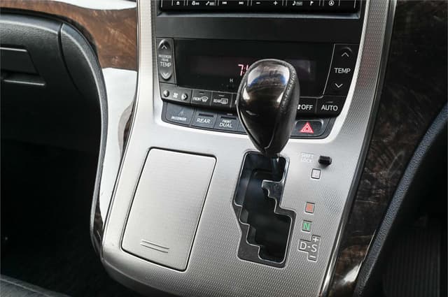 2011 Toyota Vellfire JDM car for sale — photo 24 of 25