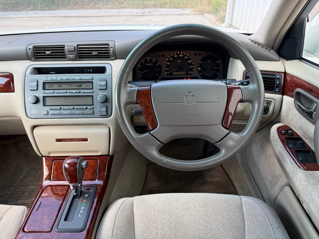 1999 Toyota Crown JDM car for sale — photo 20 of 21