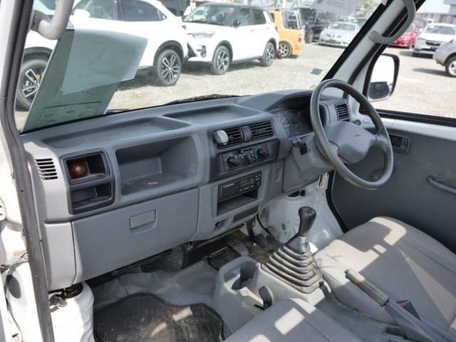 2002 Mitsubishi Minicab JDM car for sale — photo 24 of 25