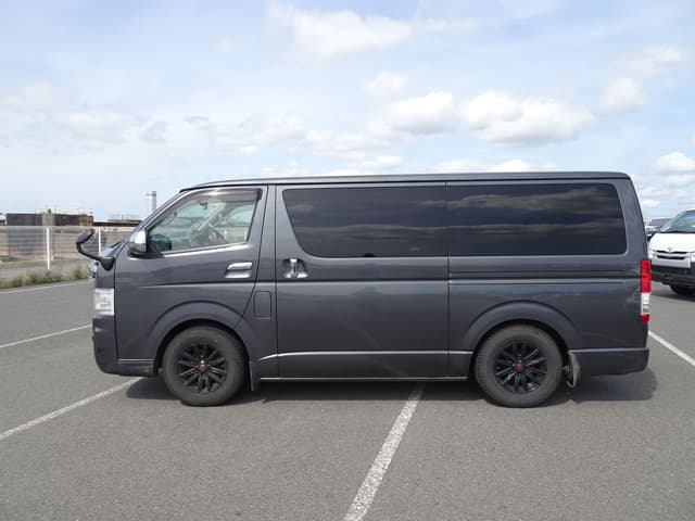 2007 Toyota HiAce JDM car for sale — photo 2 of 25