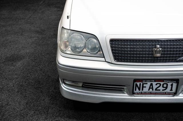 1999 Toyota Crown JDM car for sale — photo 11 of 19