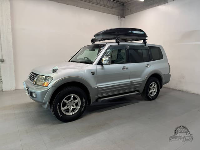 Mitsubishi Pajero JDM car for sale — photo 9 of 10