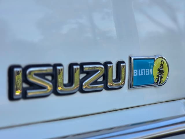 2000 Isuzu Bighorn JDM car for sale — photo 2 of 24