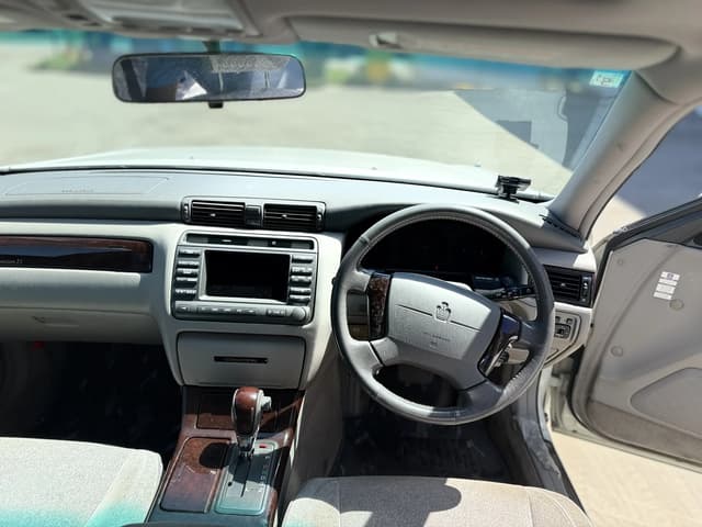2001 Toyota Crown JDM car for sale — photo 9 of 14