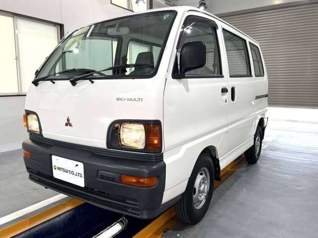 1998 Mitsubishi Minicab JDM car for sale — photo 2 of 6