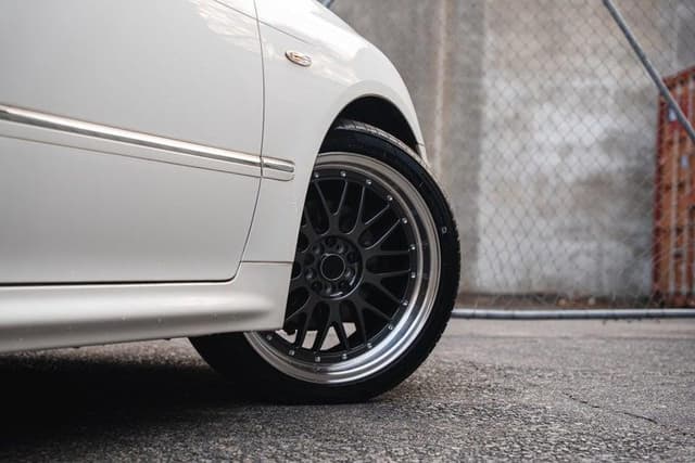 2005 Toyota Crown JDM car for sale — photo 13 of 20