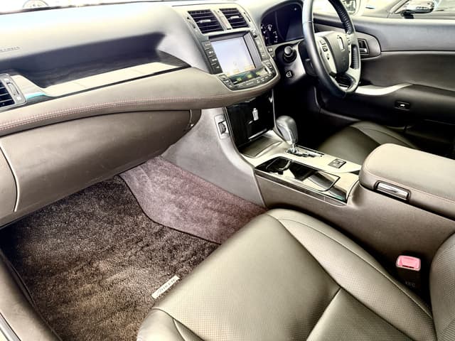 2010 Toyota Crown JDM car for sale — photo 5 of 5