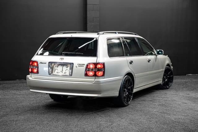 2005 Toyota Crown JDM car for sale — photo 10 of 16