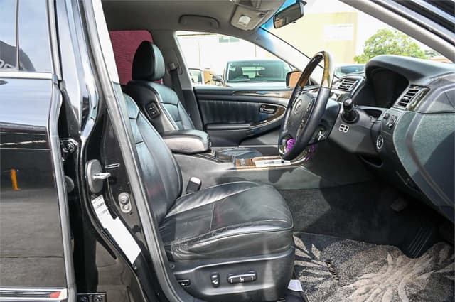 2007 Toyota Crown JDM car for sale — photo 19 of 25
