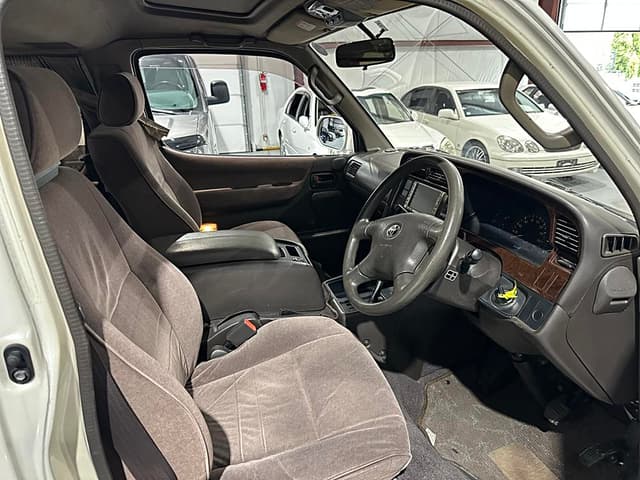 2000 Toyota HiAce JDM car for sale — photo 13 of 18