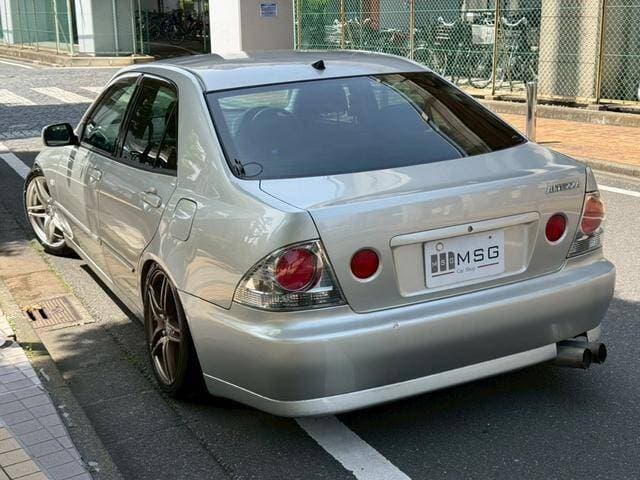 2001 Toyota Altezza JDM car for sale — photo 4 of 9