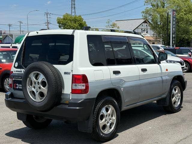 1998 Mitsubishi Pajero JDM car for sale — photo 11 of 20