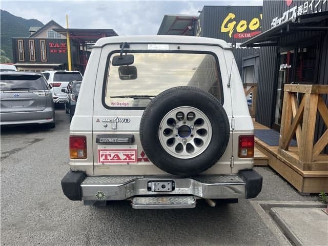 1990 Mitsubishi Pajero JDM car for sale — photo 19 of 24
