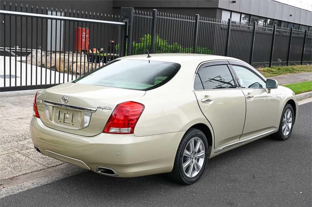 2009 Toyota Majesta JDM car for sale — photo 12 of 25