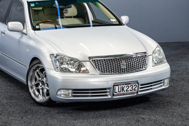 2007 Toyota Crown JDM car for sale — photo 4 of 20