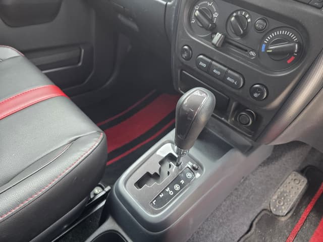 2009 Suzuki Jimny JDM car for sale — photo 10 of 24
