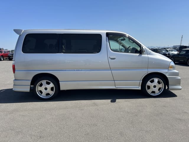2000 Toyota Grand Hiace JDM car for sale — photo 3 of 25