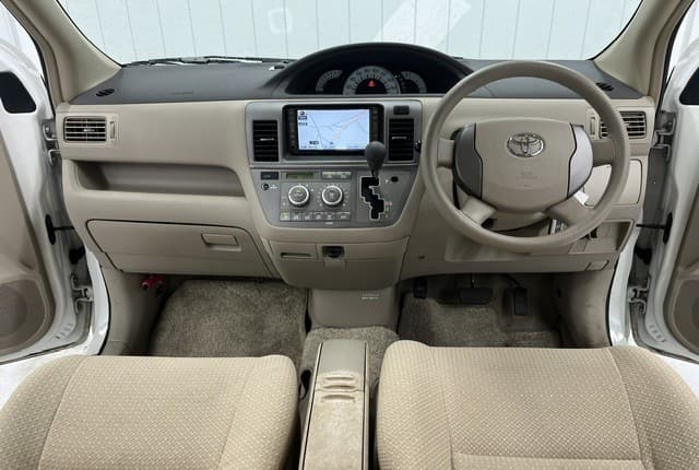 2007 Toyota Raum JDM car for sale — photo 16 of 25