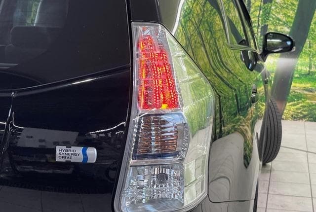 2011 Toyota Prius JDM car for sale — photo 16 of 25
