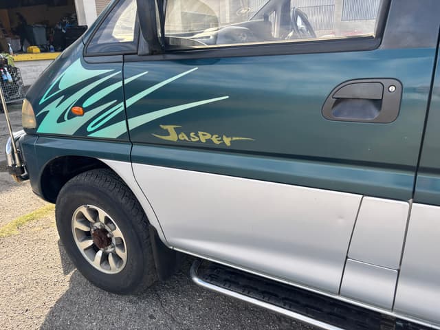 1996 Mitsubishi Delica JDM car for sale — photo 8 of 25