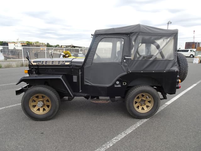 1983 Mitsubishi Jeep JDM car for sale — photo 2 of 25