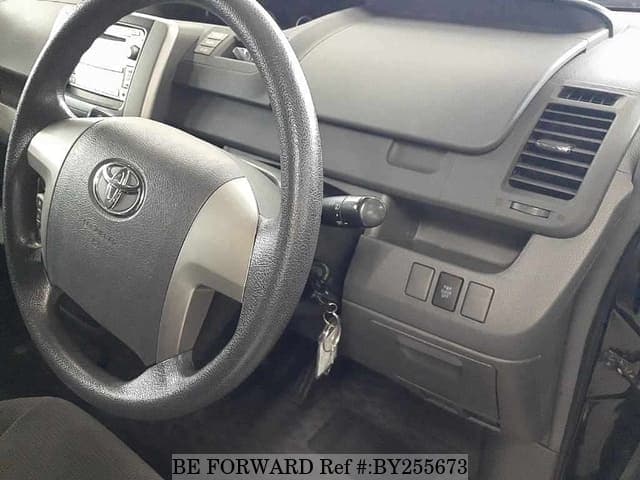 2008 Toyota Voxy JDM car for sale — photo 3 of 8