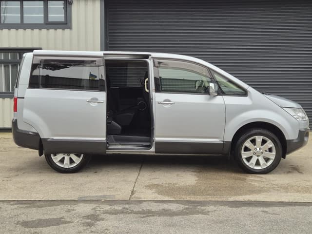 2009 Mitsubishi Delica JDM car for sale — photo 5 of 22
