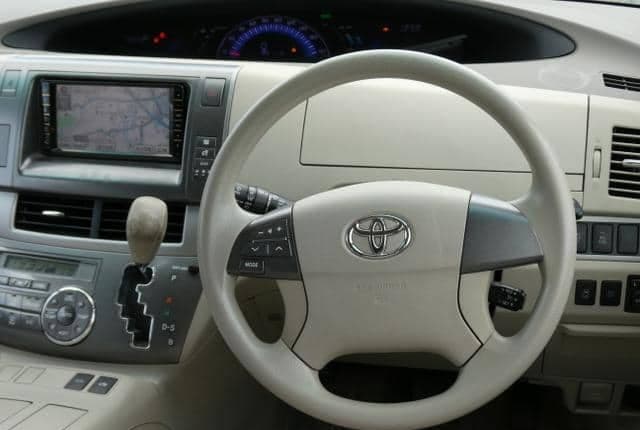 2009 Toyota Estima JDM car for sale — photo 7 of 16