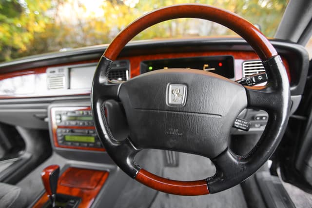 Toyota Century JDM car for sale — photo 15 of 25