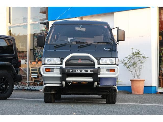 1992 Mitsubishi Delica JDM car for sale — photo 2 of 25