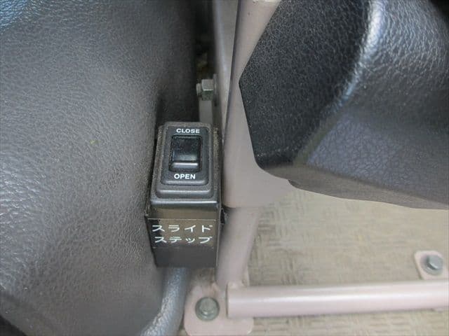 1999 Nissan Caravan JDM car for sale — photo 19 of 25