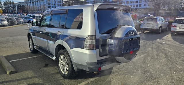 2006 Mitsubishi Pajero JDM car for sale — photo 4 of 12