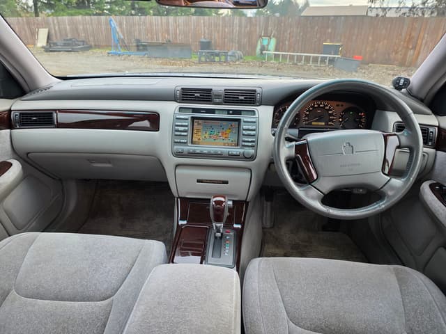 2000 Toyota Crown JDM car for sale — photo 11 of 13