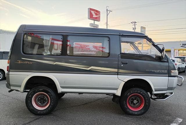 1993 Mitsubishi Delica JDM car for sale — photo 8 of 25