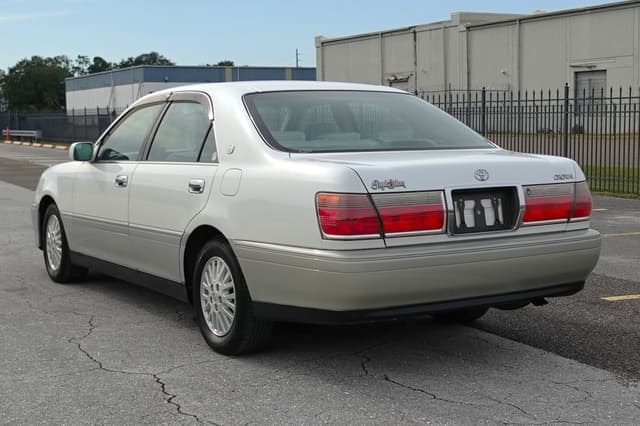 2000 Toyota Crown JDM car for sale — photo 8 of 18
