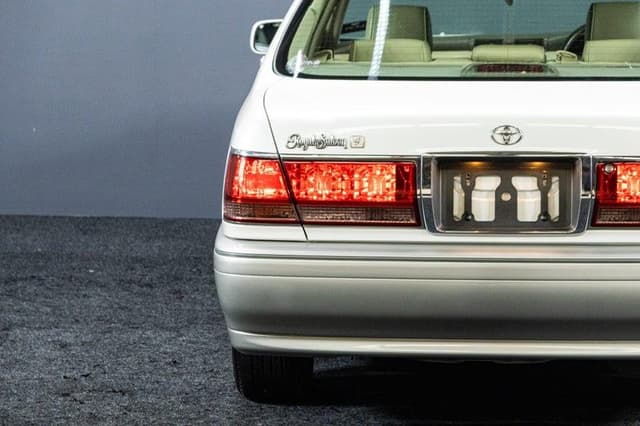 2003 Toyota Crown JDM car for sale — photo 5 of 17