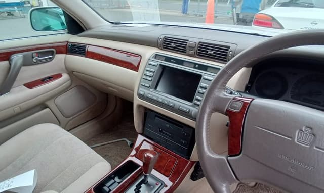 2000 Toyota Crown JDM car for sale — photo 9 of 25