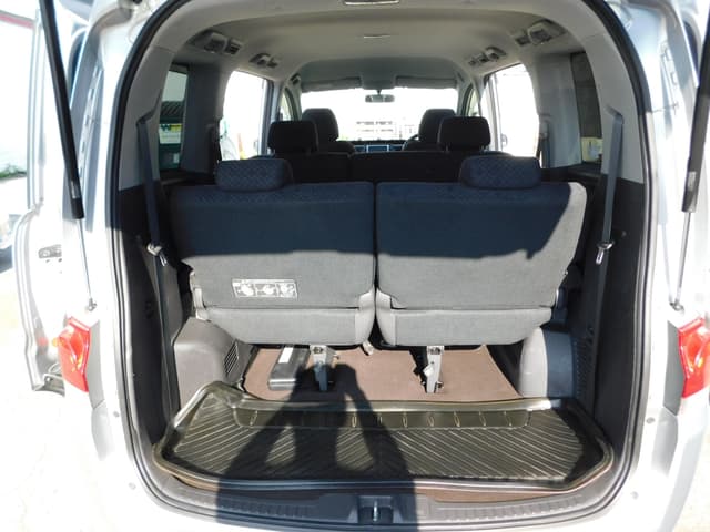 2006 Honda Stepwagon JDM car for sale — photo 6 of 8