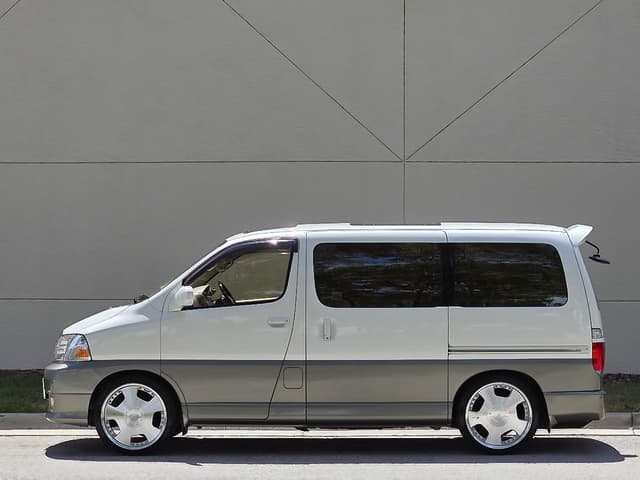 2000 Toyota Granvia JDM car for sale — photo 18 of 25