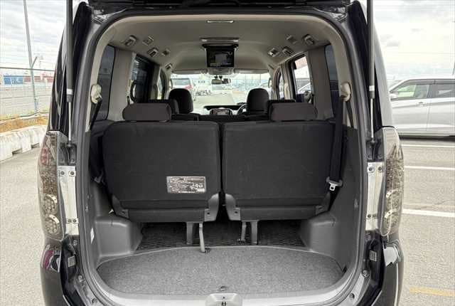 2008 Toyota Voxy JDM car for sale — photo 22 of 25