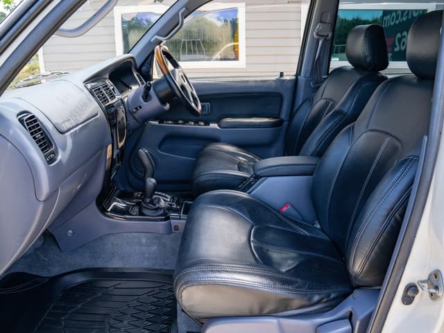 1998 Toyota Hilux Surf JDM car for sale — photo 13 of 17