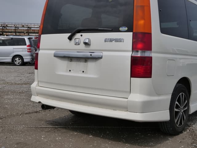2001 Honda Stepwagon JDM car for sale — photo 18 of 25