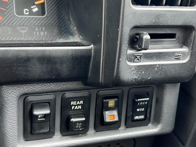 1996 Mitsubishi Delica JDM car for sale — photo 22 of 25