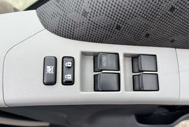 2010 Toyota Vitz JDM car for sale — photo 17 of 25