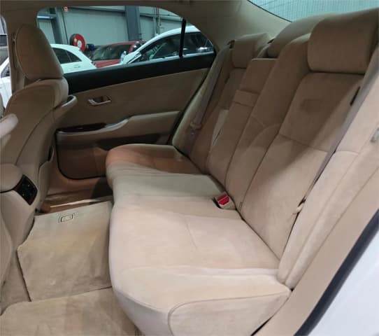 2011 Toyota Majesta JDM car for sale — photo 9 of 10