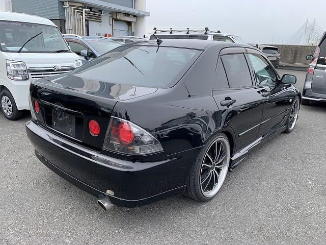 2001 Toyota Altezza JDM car for sale — photo 2 of 12