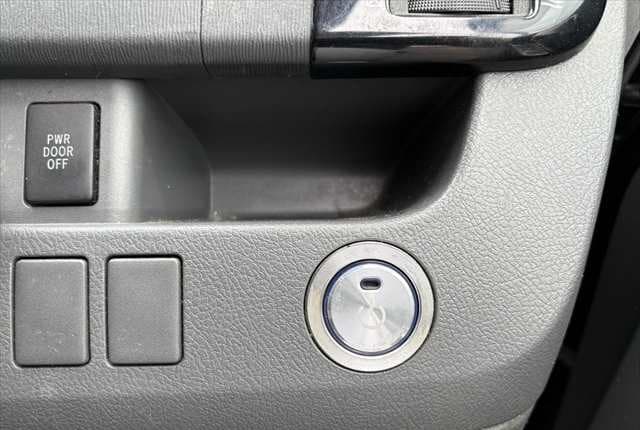 2008 Toyota Voxy JDM car for sale — photo 14 of 25