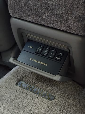 2000 Toyota Crown JDM car for sale — photo 21 of 23