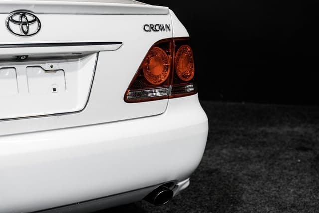 2005 Toyota Crown JDM car for sale — photo 9 of 10
