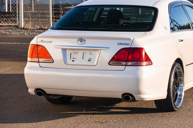 2004 Toyota Crown JDM car for sale — photo 13 of 19